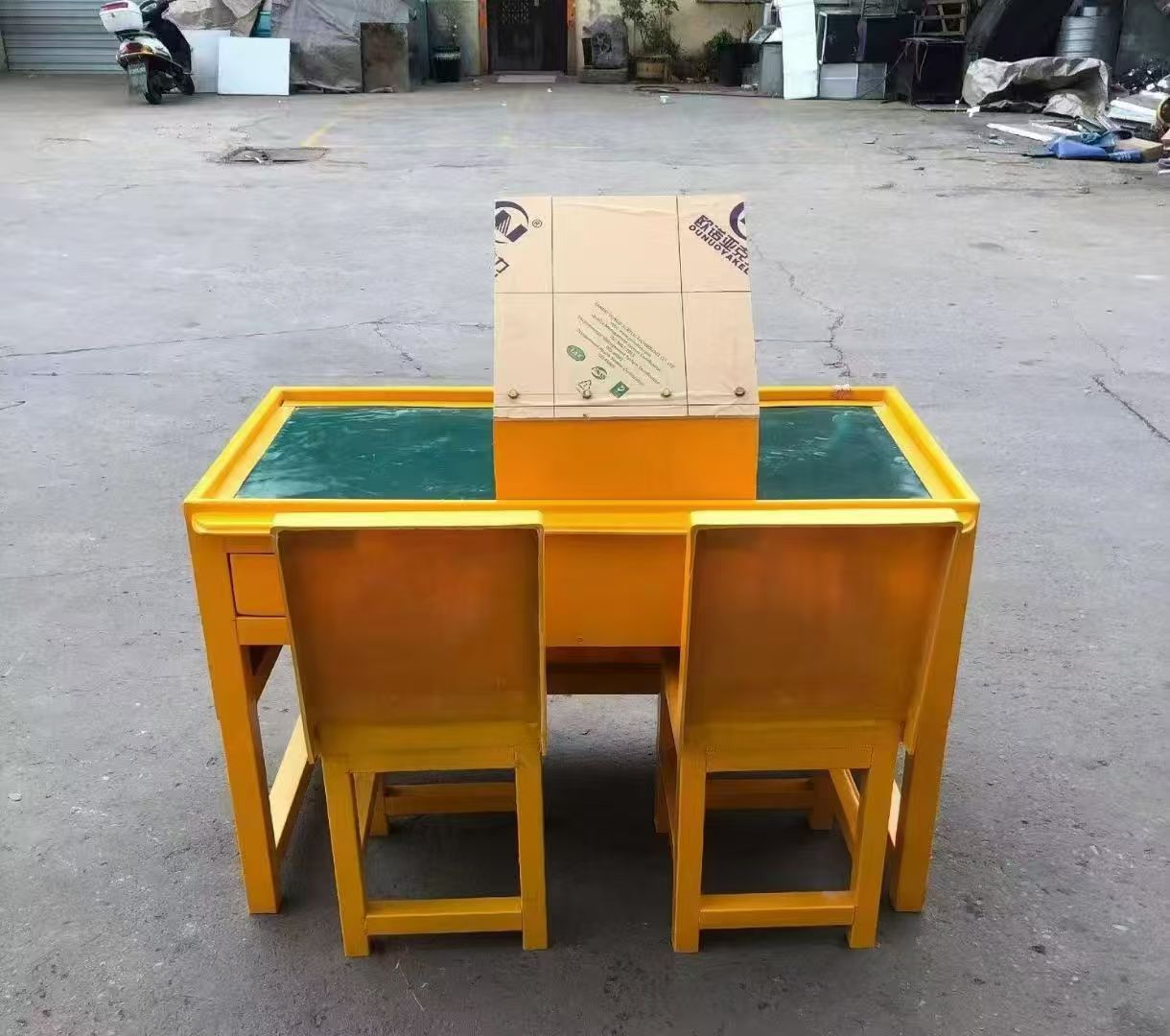 长岭防静电导通桌井下煤矿火工品发放桌：危险品流转的安全守护者